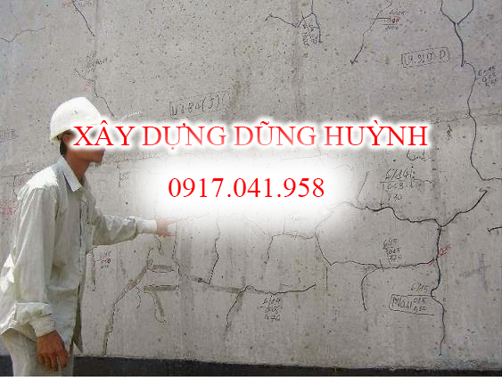 vết nứt tường liền kề đã thi công lớp hồ xi măng